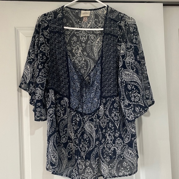 Knox Rose bohemian Blue and White Floral Top medium - Picture 1 of 5